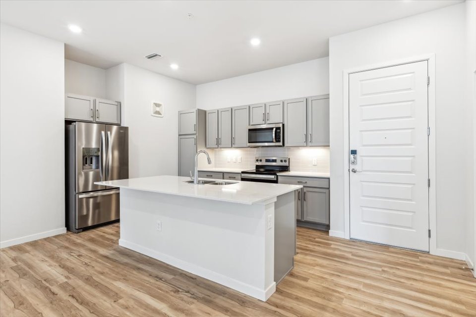 2406 485 Interlocken Blvd., #406