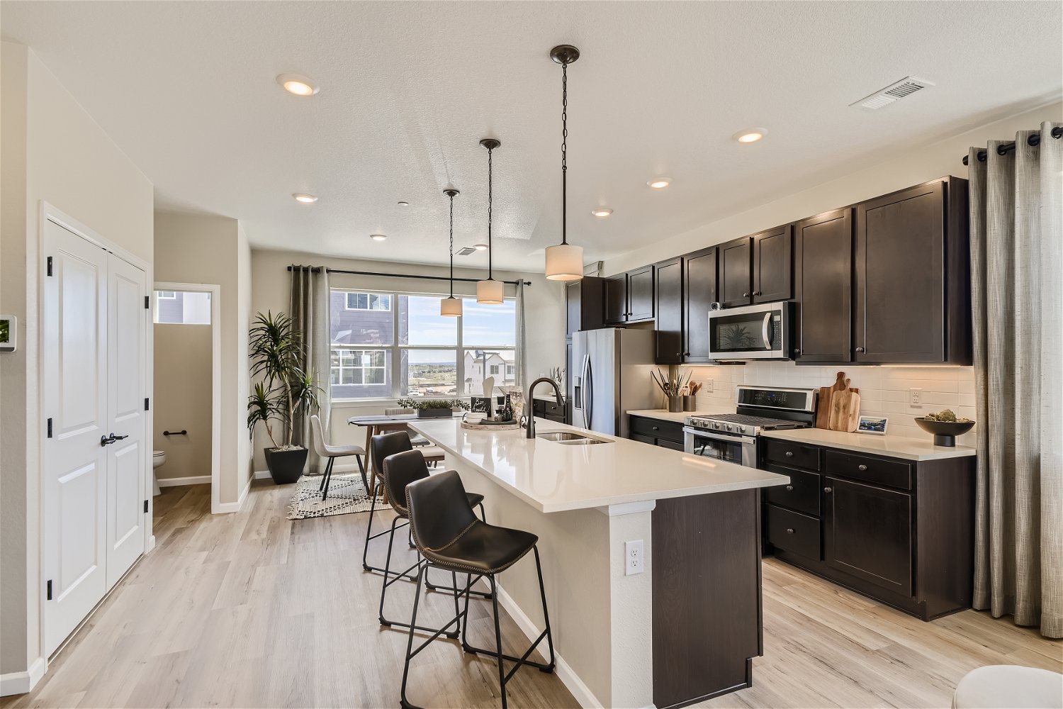 0003 6983 Ipswich Court