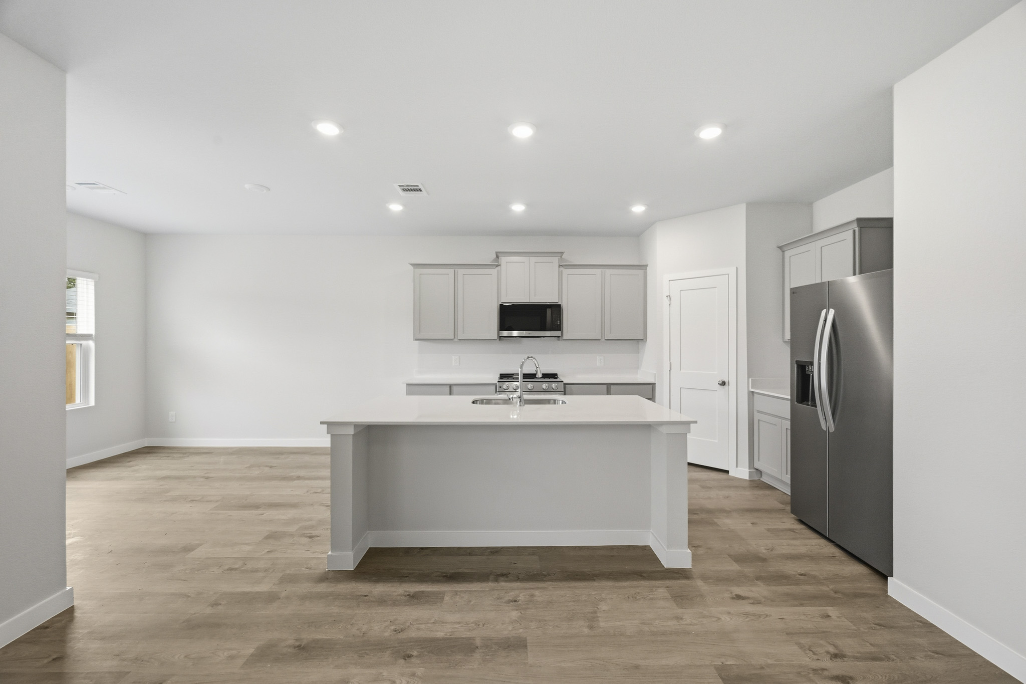 A kitchen with white cabinets.