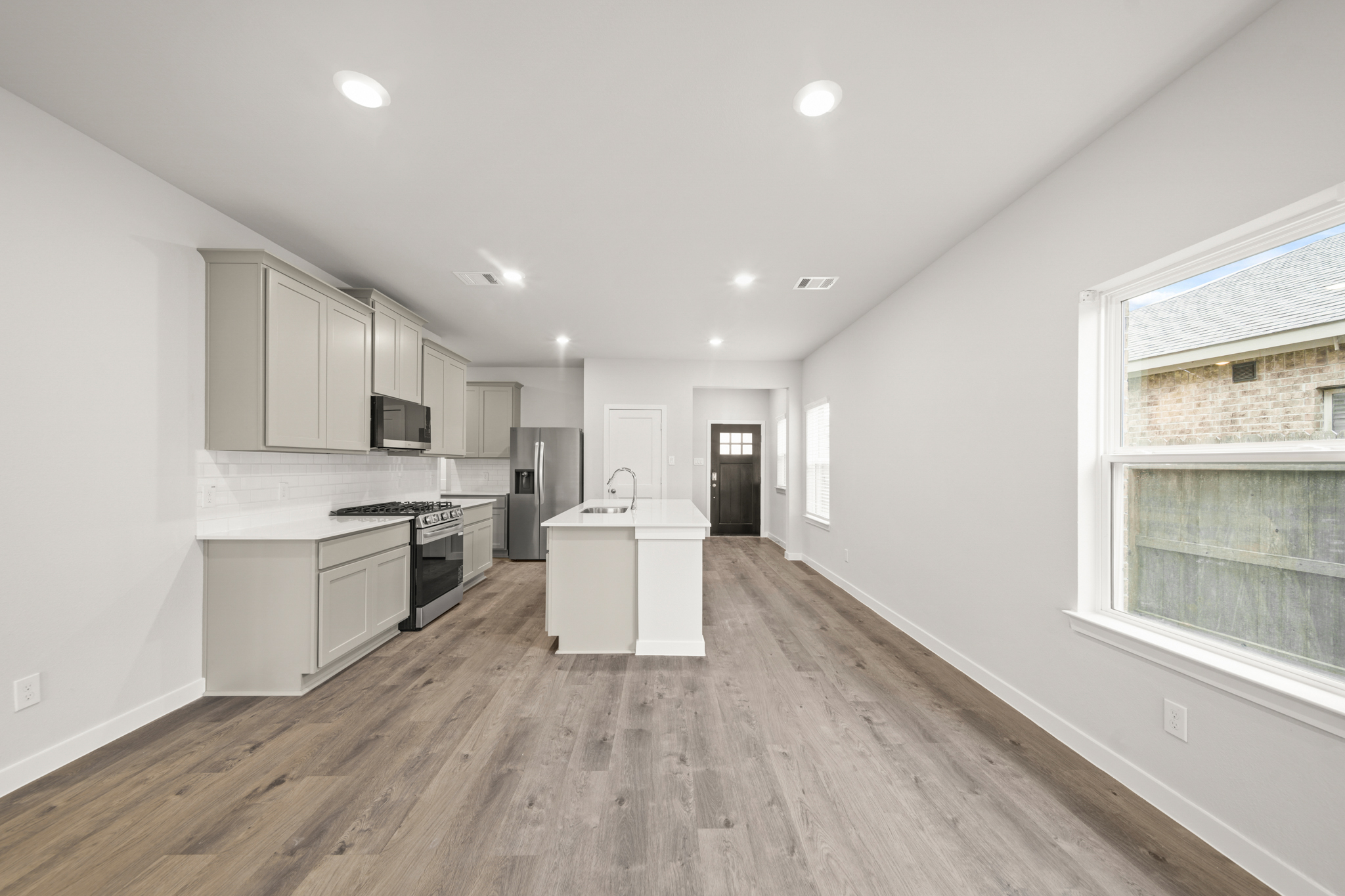 A kitchen with white cabinets.